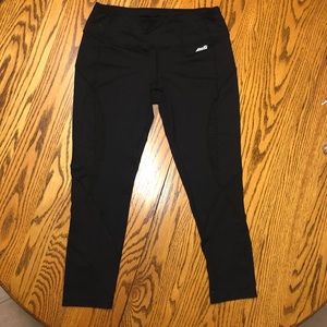 Avia, med. workout pants w/ mesh cutouts!